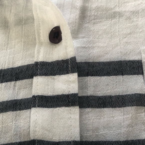 Penningtons White and blue Notched Collar Sleeveless blouse 1x - button up - Picture 3 of 7